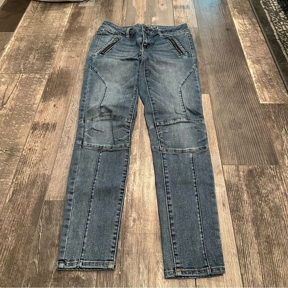 American Eagle Outfitters Denim - AEO Medium Wash Jeggings With Zippered Pockets and Moto Seaming Size 4